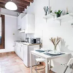 Guggenheim House Dorsoduro Apartment *